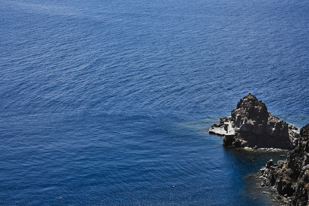 Helianthus Suites photo 3