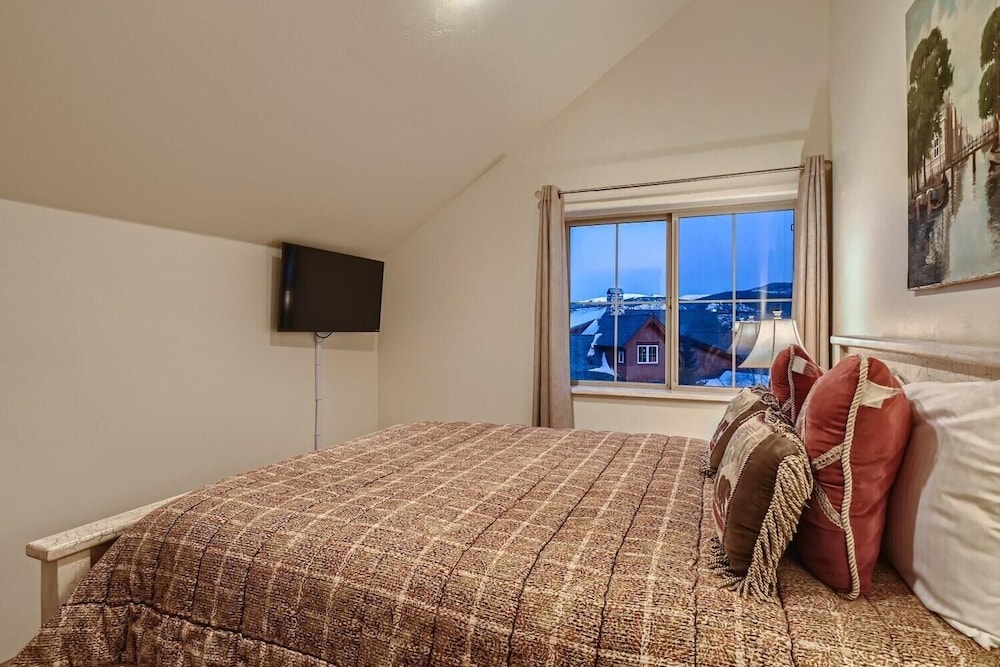 Drake Landing #a8 3 Bedroom Condo by RedAwning view 2