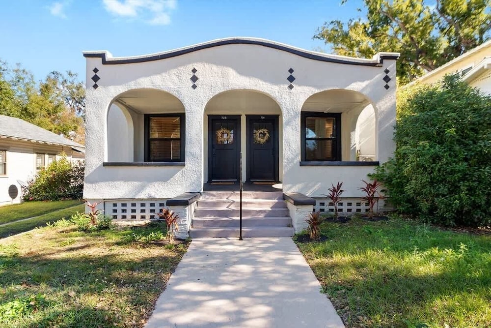 Charming 1-bedroom Home in Lakeland!