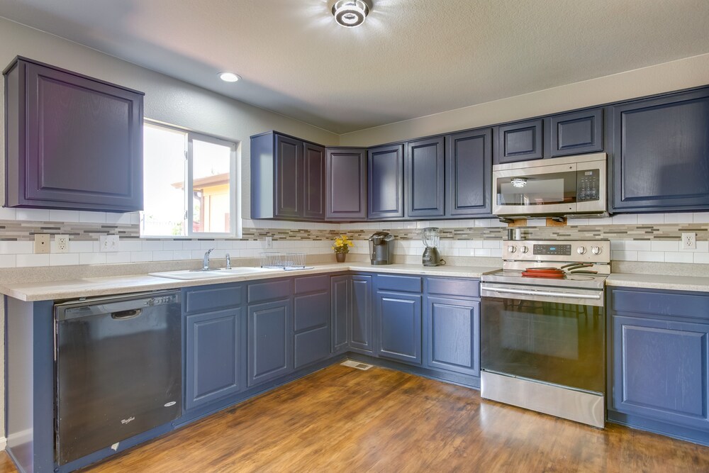 Spacious Aurora Home: 20 Mi to Downtown Denver!