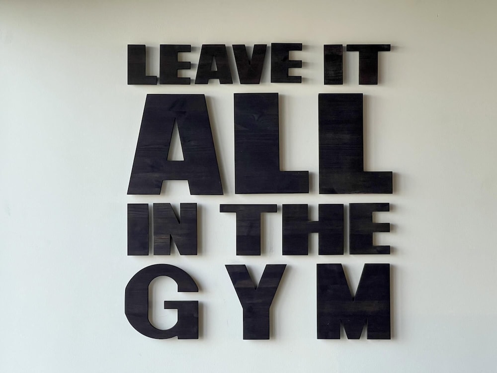 Modern Boho 1BR Sleeps4 Balcony Pool Gym Dxbhills