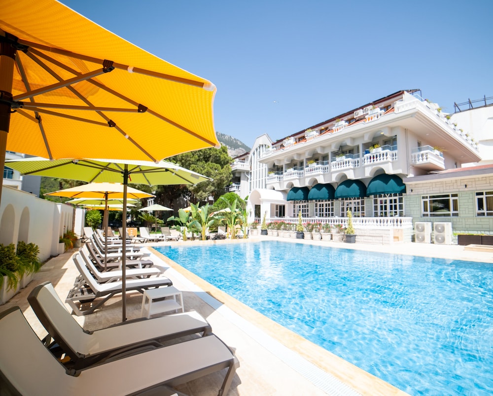 Rose Garden Premium Hotel