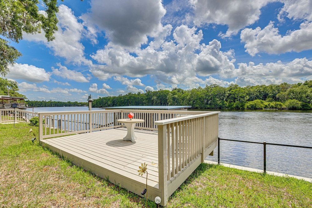 Dock + Screened Porch: Suwannee River Retreat!