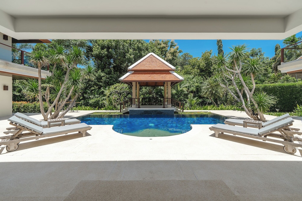 Naiharn 4br Private PoolVilla near Beach