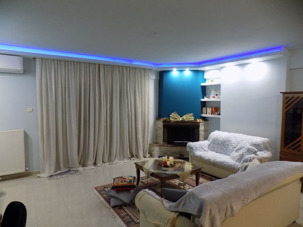 Natalys 2 Bd Gorgeous Apt in Volos