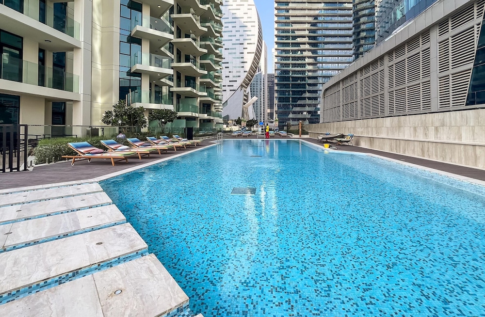 Exclusive 1BR Urban Oasis Canal