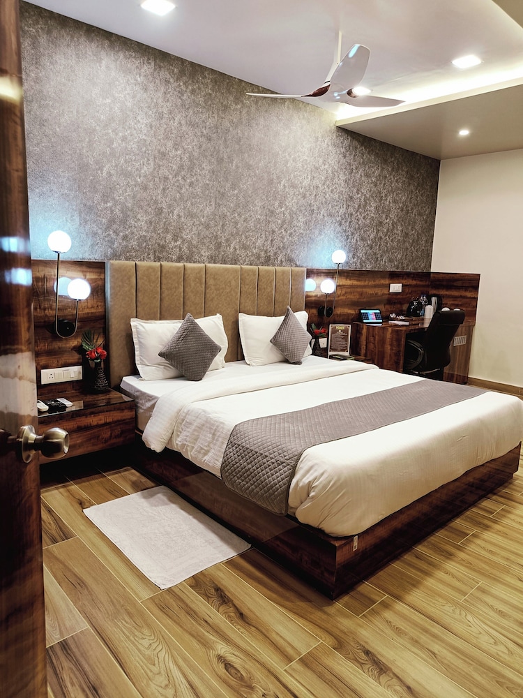THE KASHI RESIDENCY