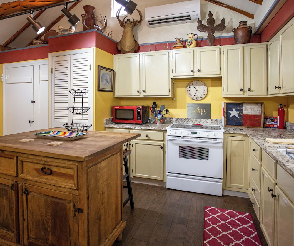 Hill Country Retreat 2 Bedroom 2 Bath