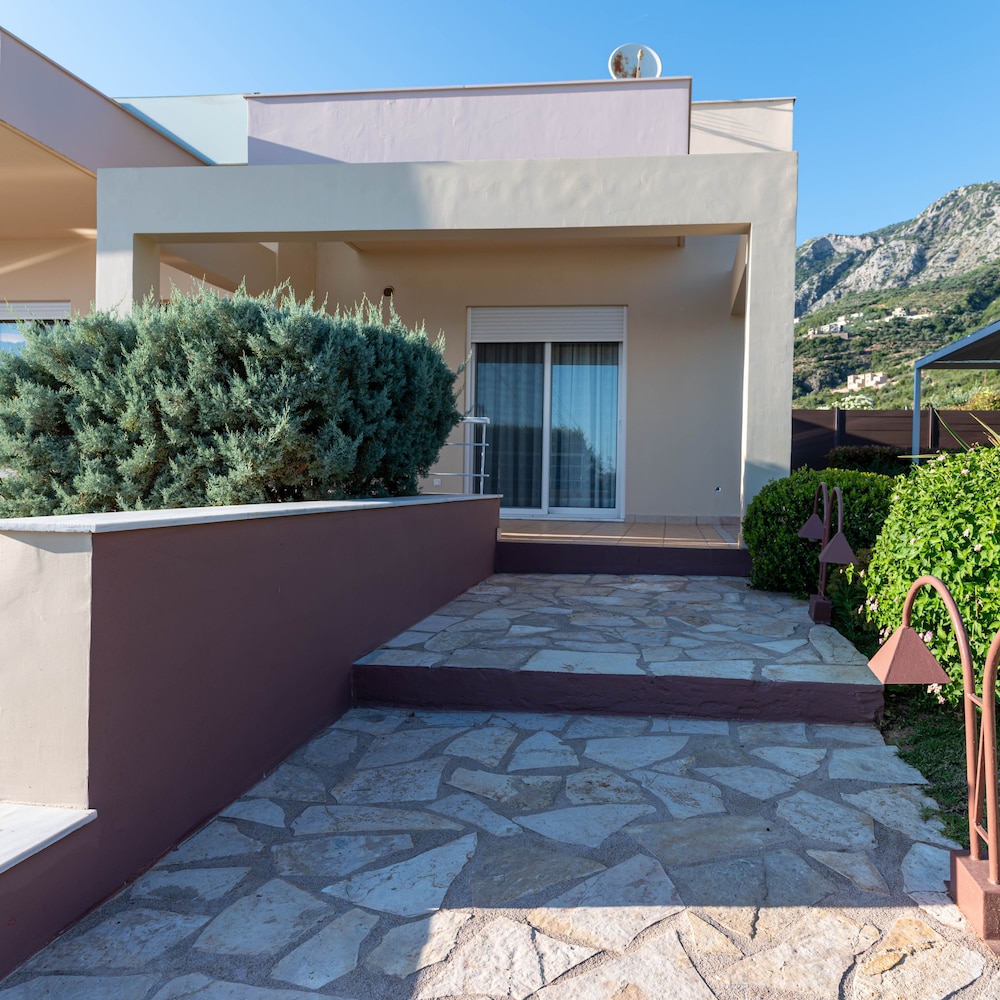 Verga Sunset Villa - Ilia Seascape Private Retreat view 3
