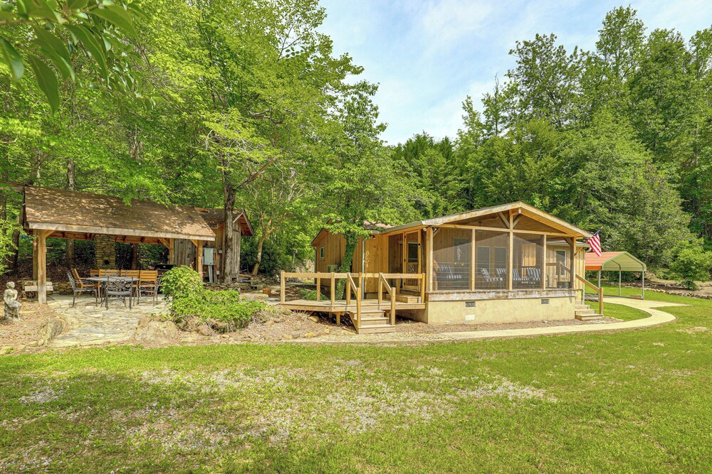 On-site Pond & Creek: Serene Cabin by Caesars Head
