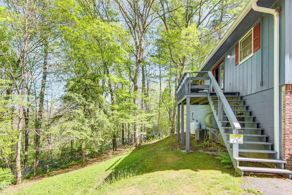 1 Mi to Pisgah Natl Forest: Wooded Haven w/ Deck