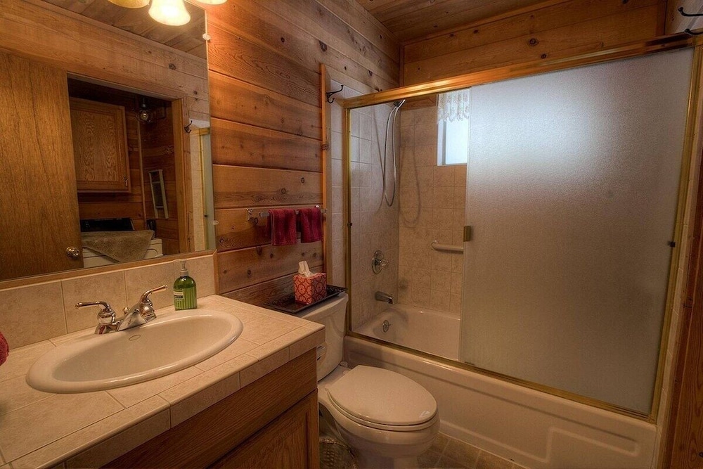 Lake Tahoe Vacations - Coyote Den 3 Bedroom Home by RedAwning - Property Image 7