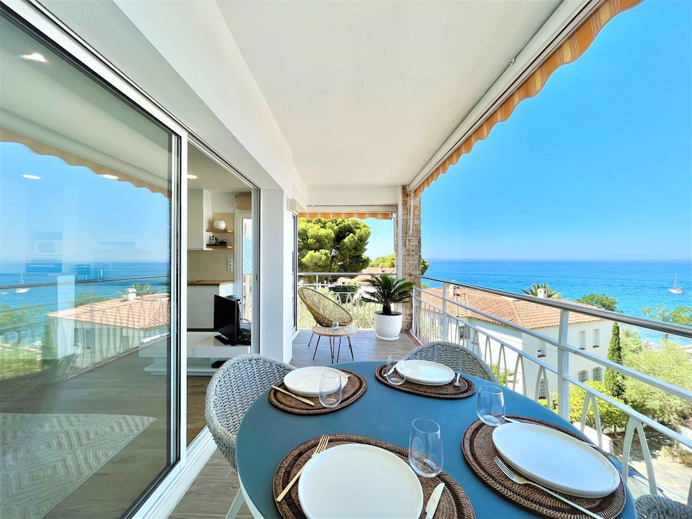 Apartment Near Canyelles Petites Beach
