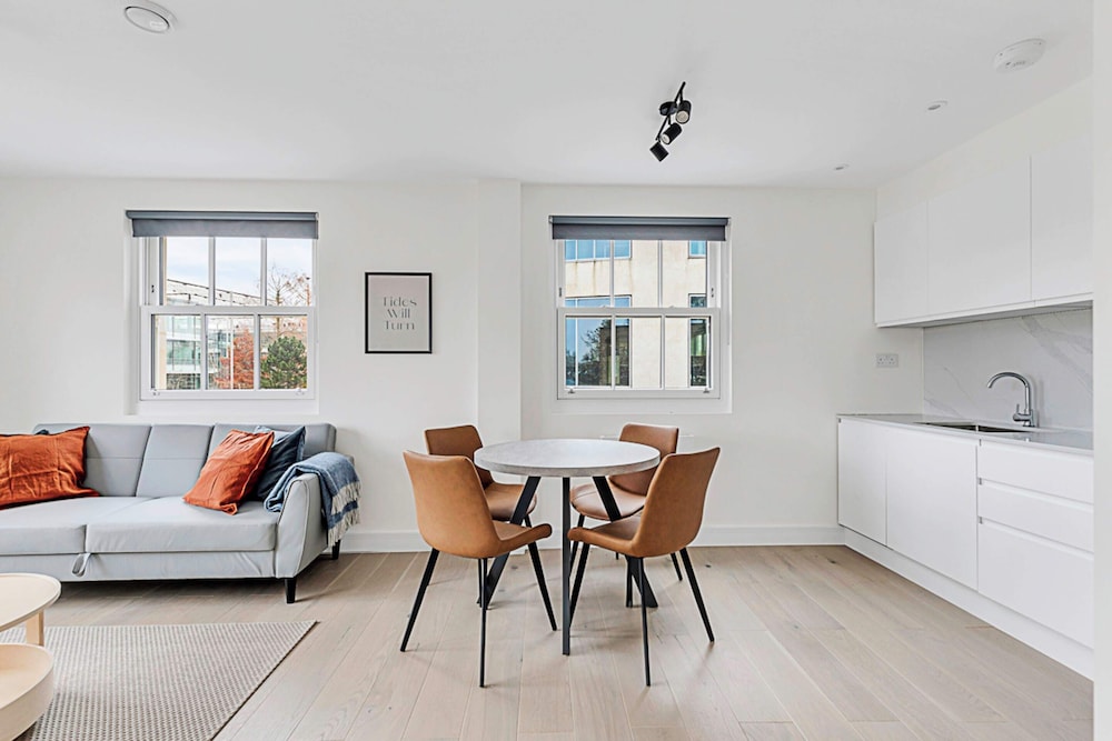 Chiswick Gem: 2 Bedroom Flat