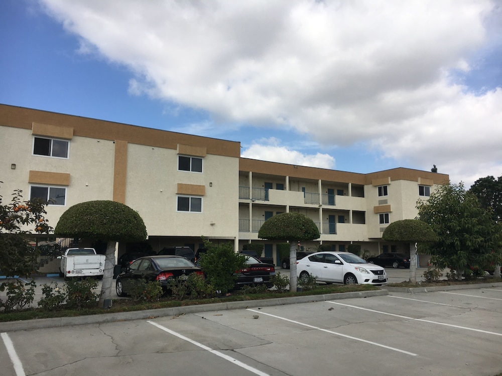 Bellflower Travel Inn