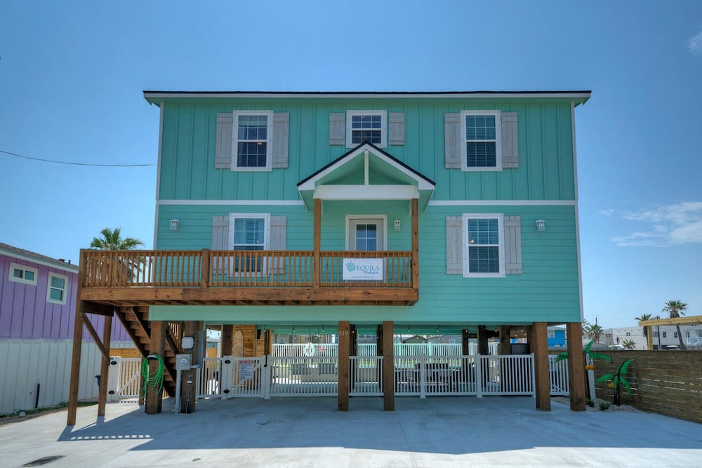 Tequila Tides by Avantstay Free Golf Cart Pool
