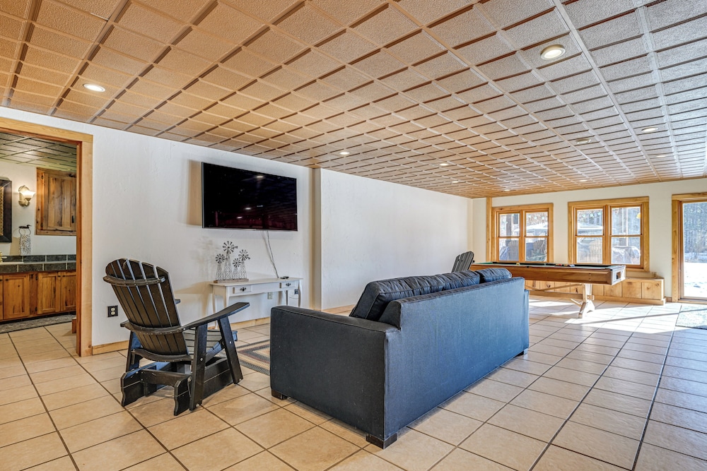Hot Tub & Private Sauna: Wausau Family Home