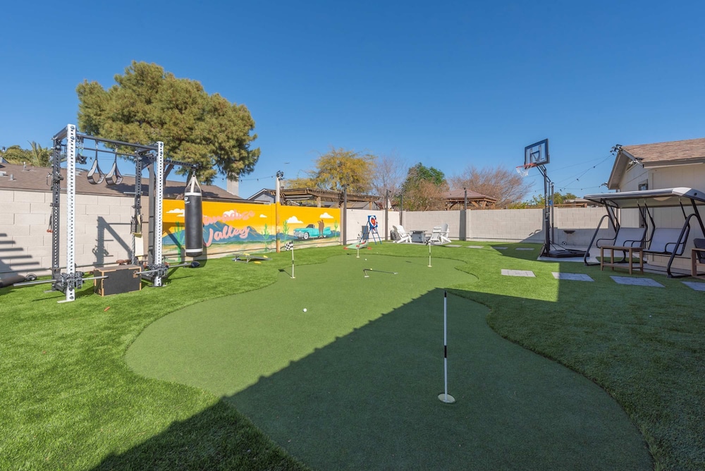 Phoenix 4 BDR Home With Outdoor Entertainment