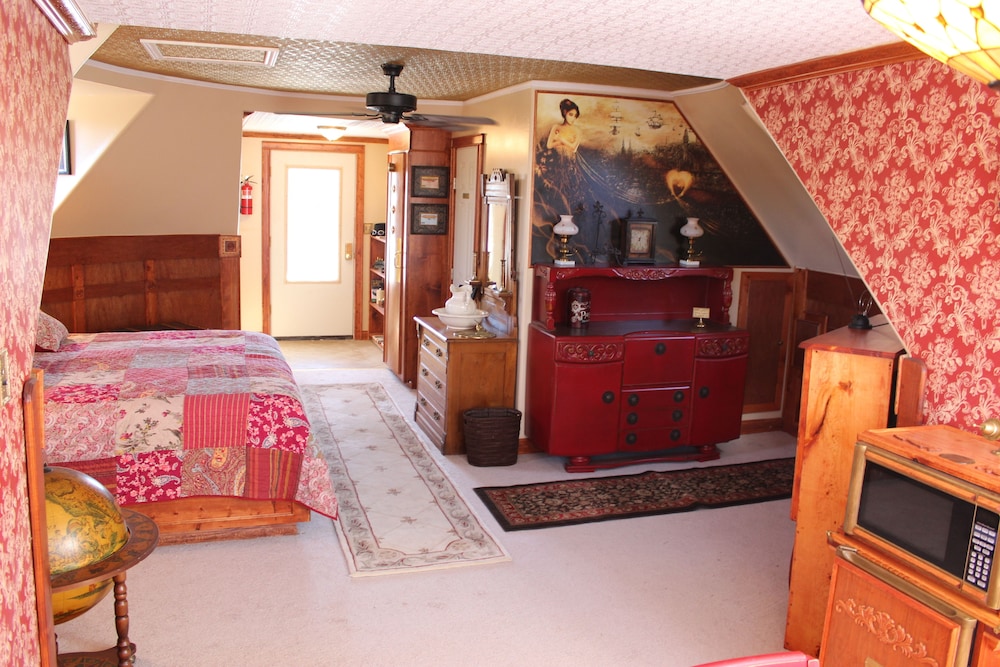 Book Nook Inn