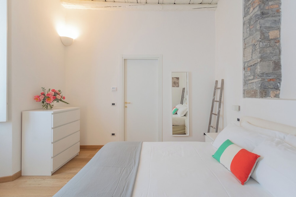 Wine Not Apartment in Como City Centre by Rent all Como