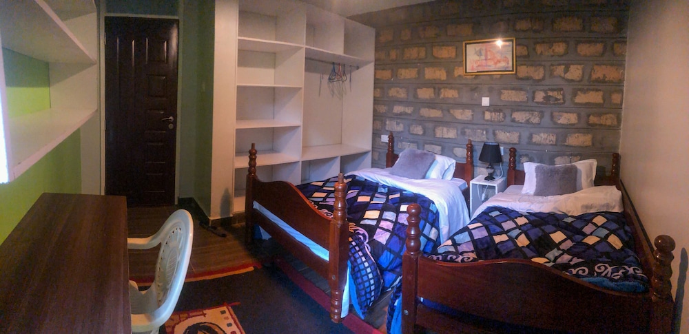 Stunning Karen Home With Modern Amenities view 3