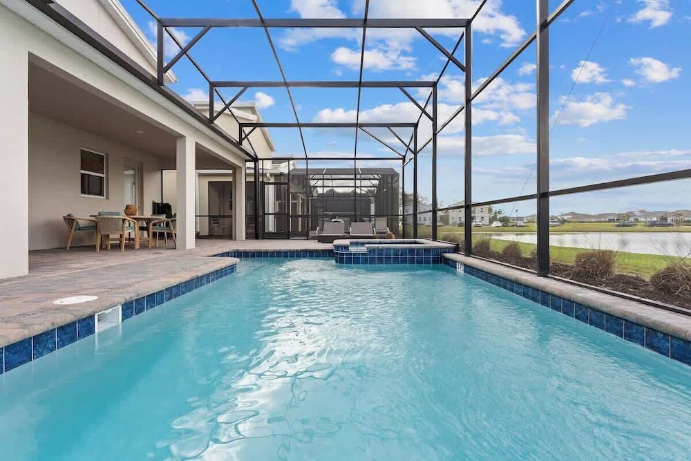 Themed 7bedroom and Pool 18 Guests