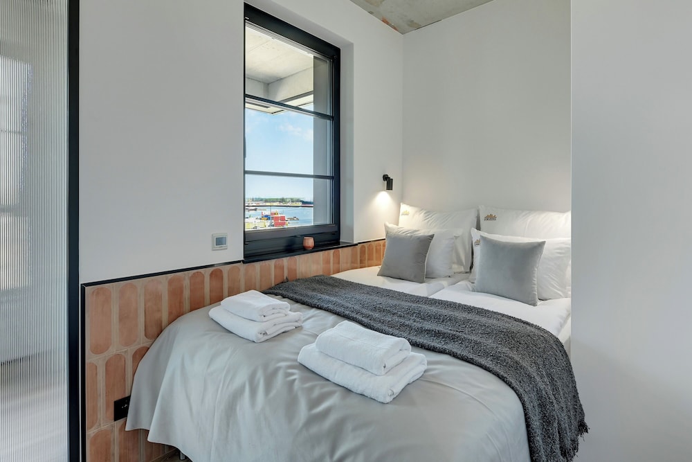 Doki Living - Foodhall & Parking by Downtown Apartments