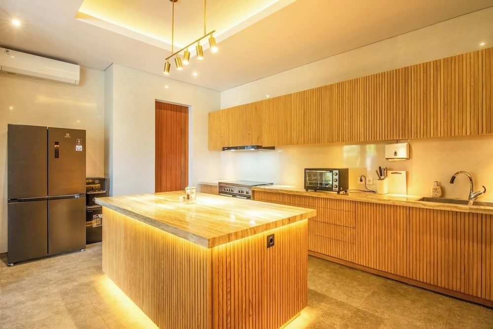 Exquisite 5BR Villa: Premier Luxury in Seminyak