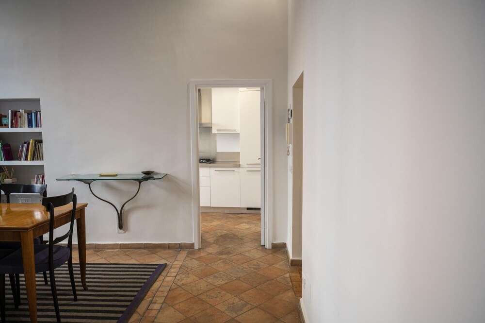 Artsy and Elegant Apartment Near Pantheon