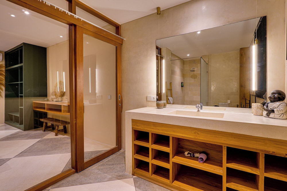 Stylish Canggu Apartment near Berawa Beach