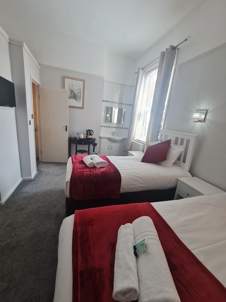 Clifton Villa Hotel