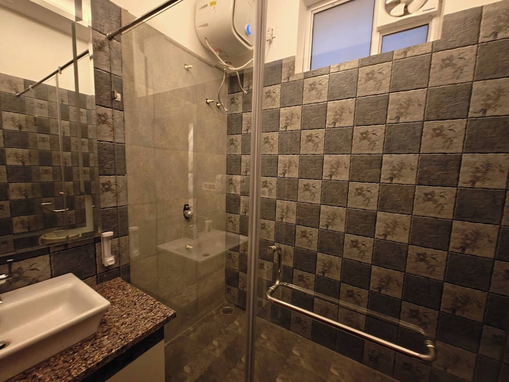 The Paradise - Luxury 3BR Villa Near the Airport in Dehradun