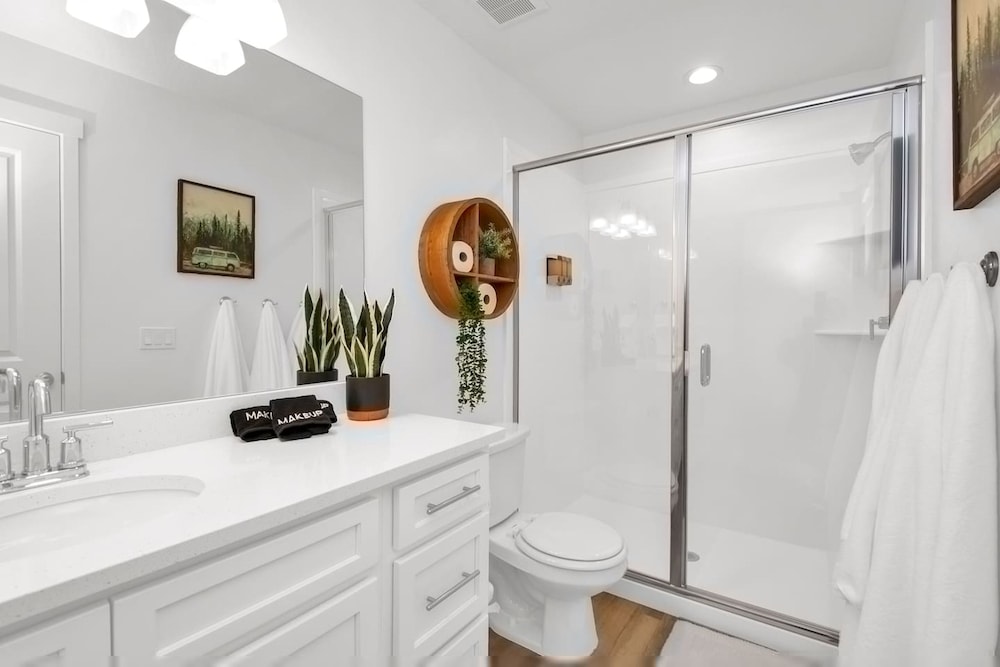 Bear Lake Table Downtown Garden City Townhome
