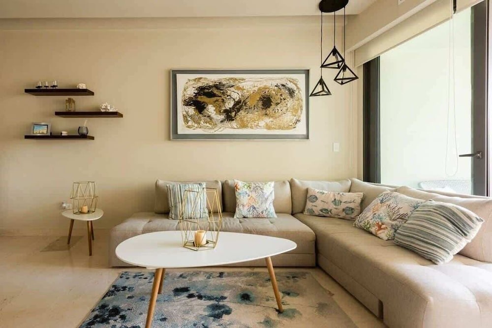 1 Br. Steps From the Beach Roof W/ocean View