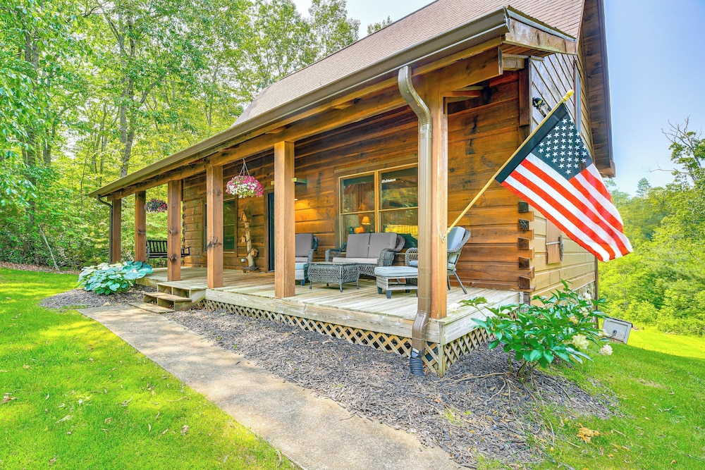 Blue Ridge Mtns Retreat w/ Views, 1 Mi to Parkway!