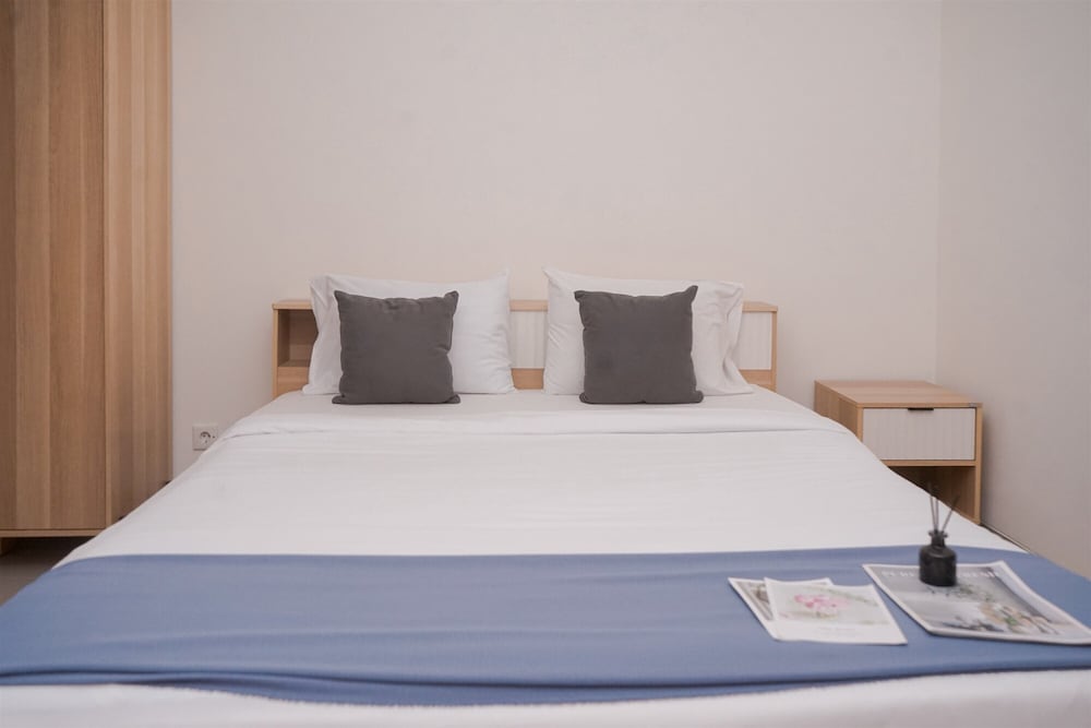 Warm And Simply Studio At Cisauk Point Apartment