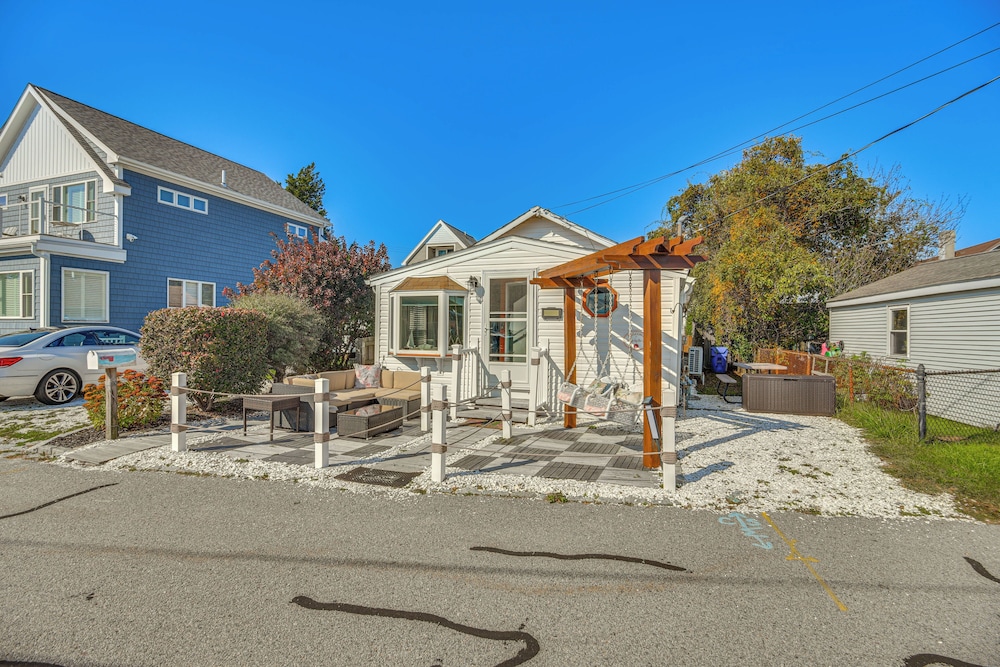 Walk to Beach: Water-view Abode in Portsmouth!