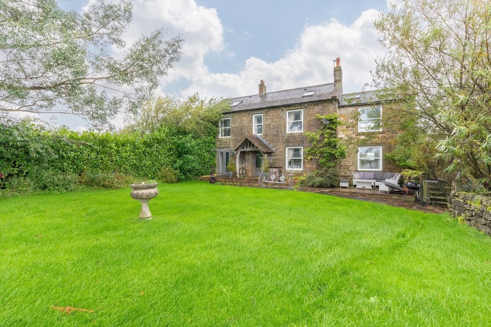 Country Farmhouse, Sleeps 13 & New 8seater Hot Tub