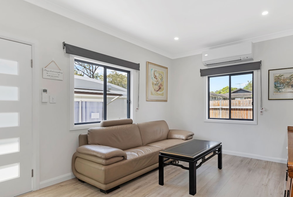 Kozyguru | Glenbrook | Renovated 5 Room House