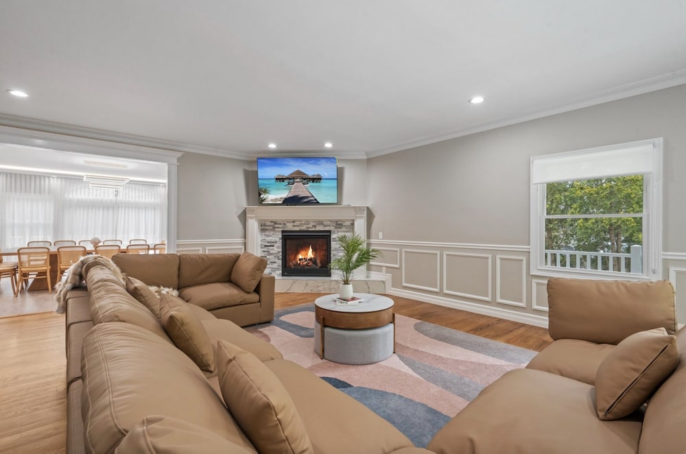 The President Mansion Luxurious 7br Family Retreat 7 Bedroom Home by RedAwning view 2