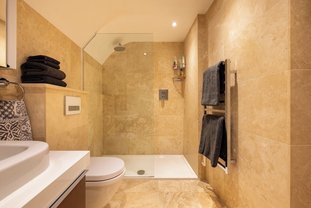 Large 3-bed 5-guest 1841 Duplex House Paddington