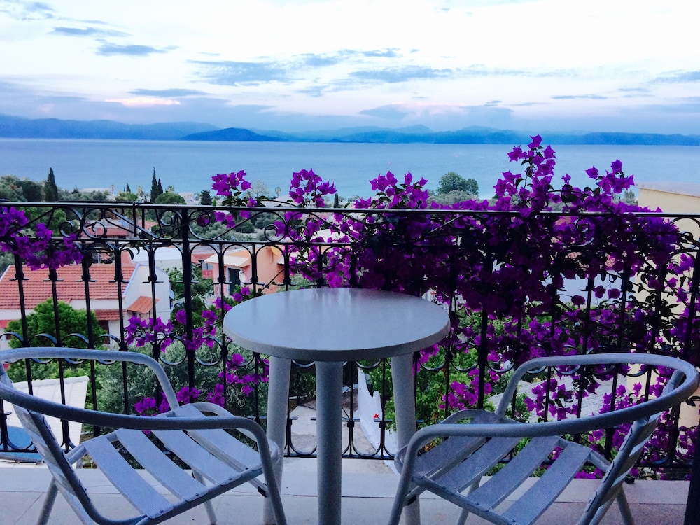 Avra Paradise Aparthotel