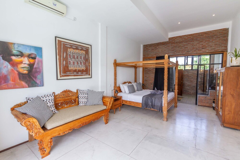 Villa Maje by Alfred in Bali - Tropical 3BD Villa w Pool Near Batu Belig Beach