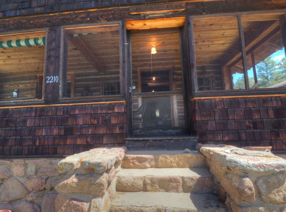 Maccracken Stead -- Ev #3259 2 Bedroom Cabin by RedAwning