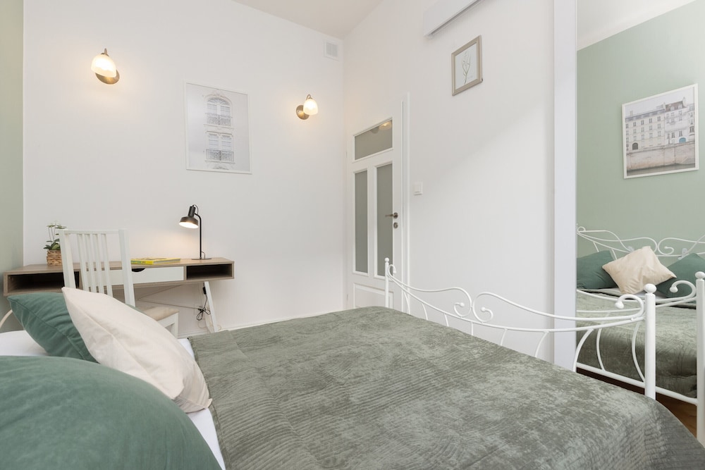 Spacious 2 Bedroom Apartment by Renters view 3