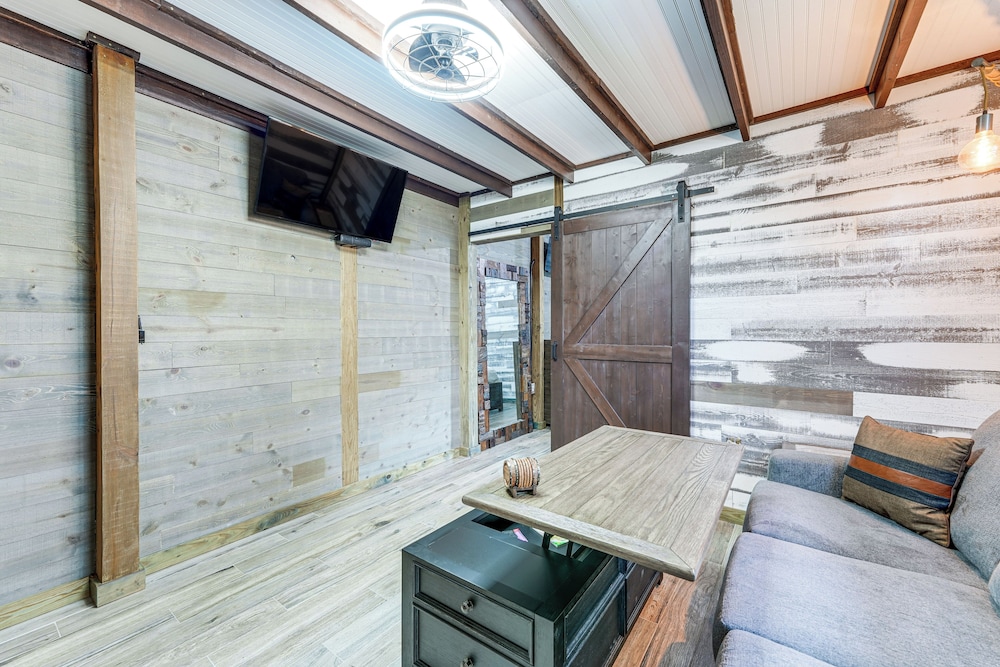 Farmhouse Hideaway w/ Covered Patio in Kissimmee