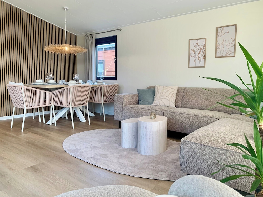 Chalet in Sint Maartenszee Near Sandy Beach
