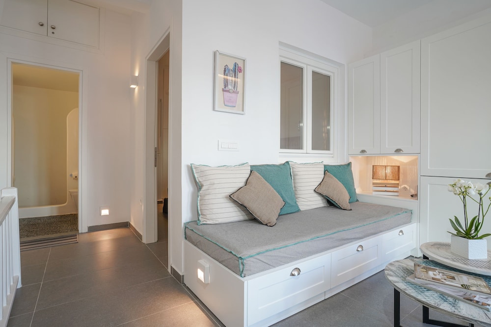 Mykonos 22 Superb Town Penthouse With Jacuzzi Spa