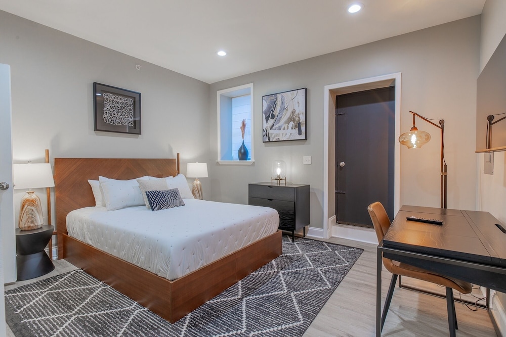 Baltimore's Home Away From Home 2 Bedroom Apts by Redawning - Property Image 22