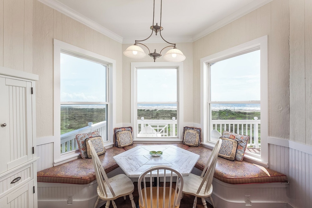 Breakers Pointe by Ryson Vacation Rentals